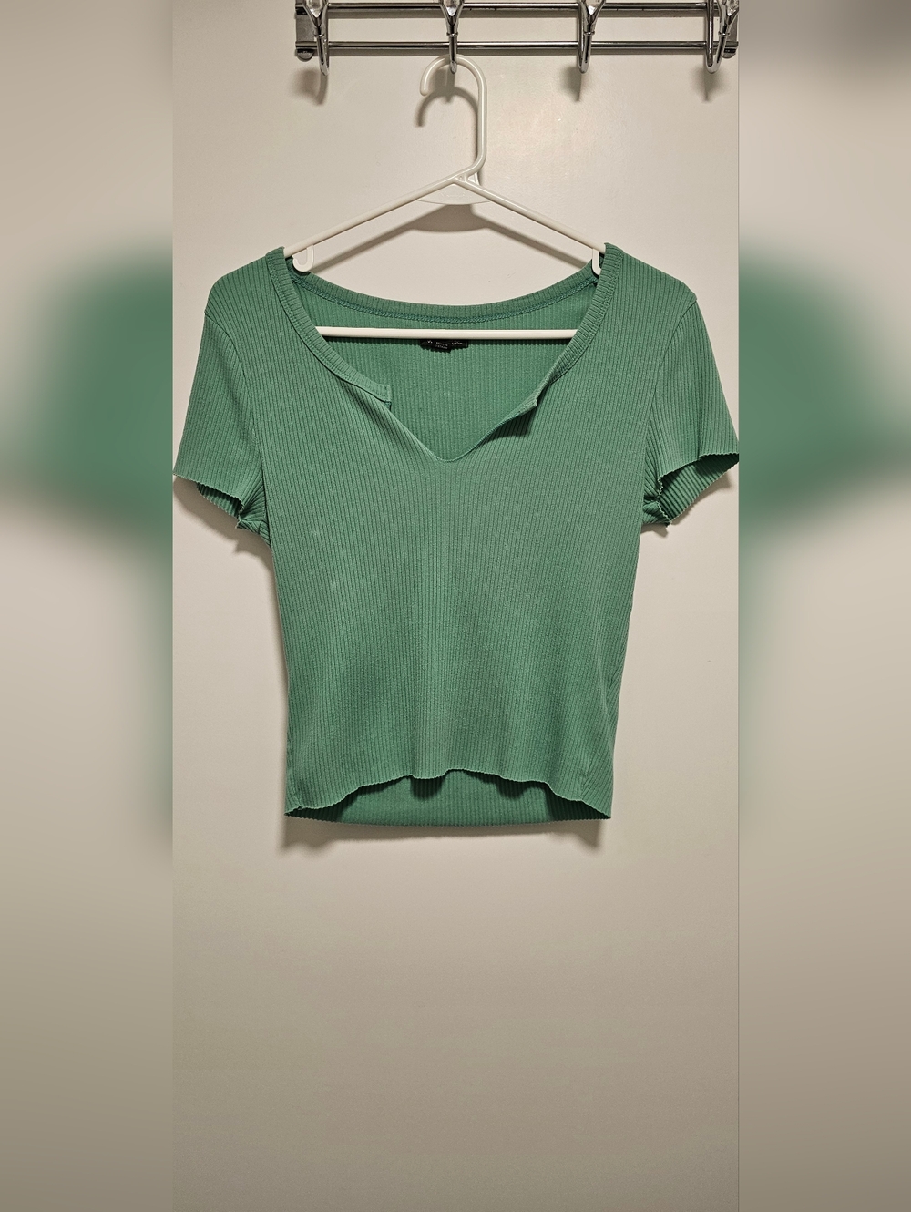 Wild Fable Size S Ribbed V-Neck Short Sleeve Crop Top - Sage Green